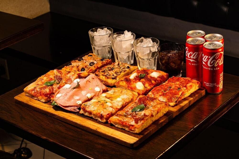 The pizzas are served on wooden boards with signature rectangular crusts and a unique traditional taste (Source: Oliver's Pizza)